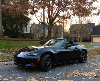 Illustration for article titled Potential Hot Take: Black is a ridiculous color for a convertible.